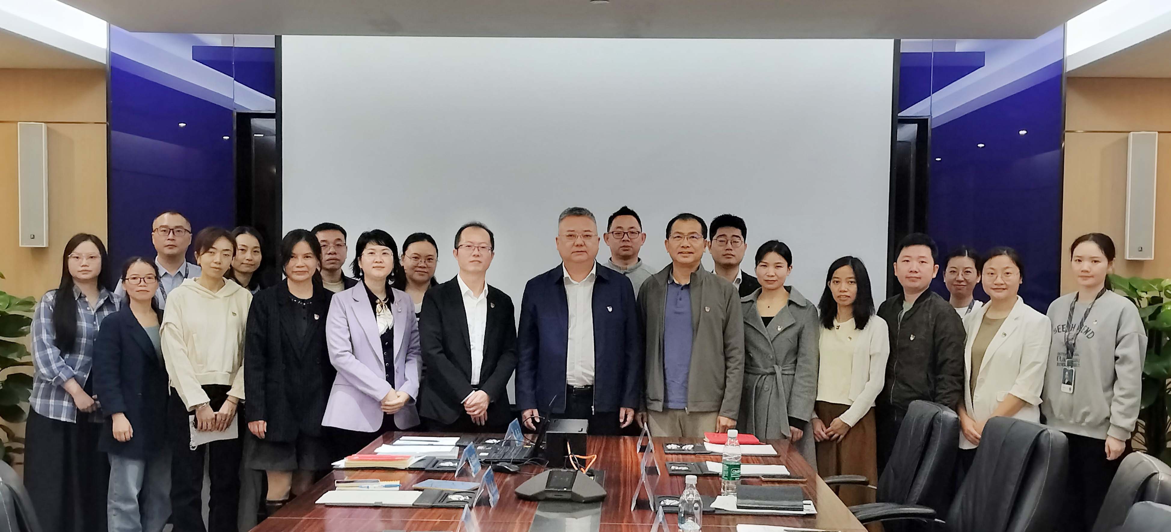 李程任深圳市QG刮刮乐供应链股份有限公司党委书记，钟志华任党委副书记、纪委书记